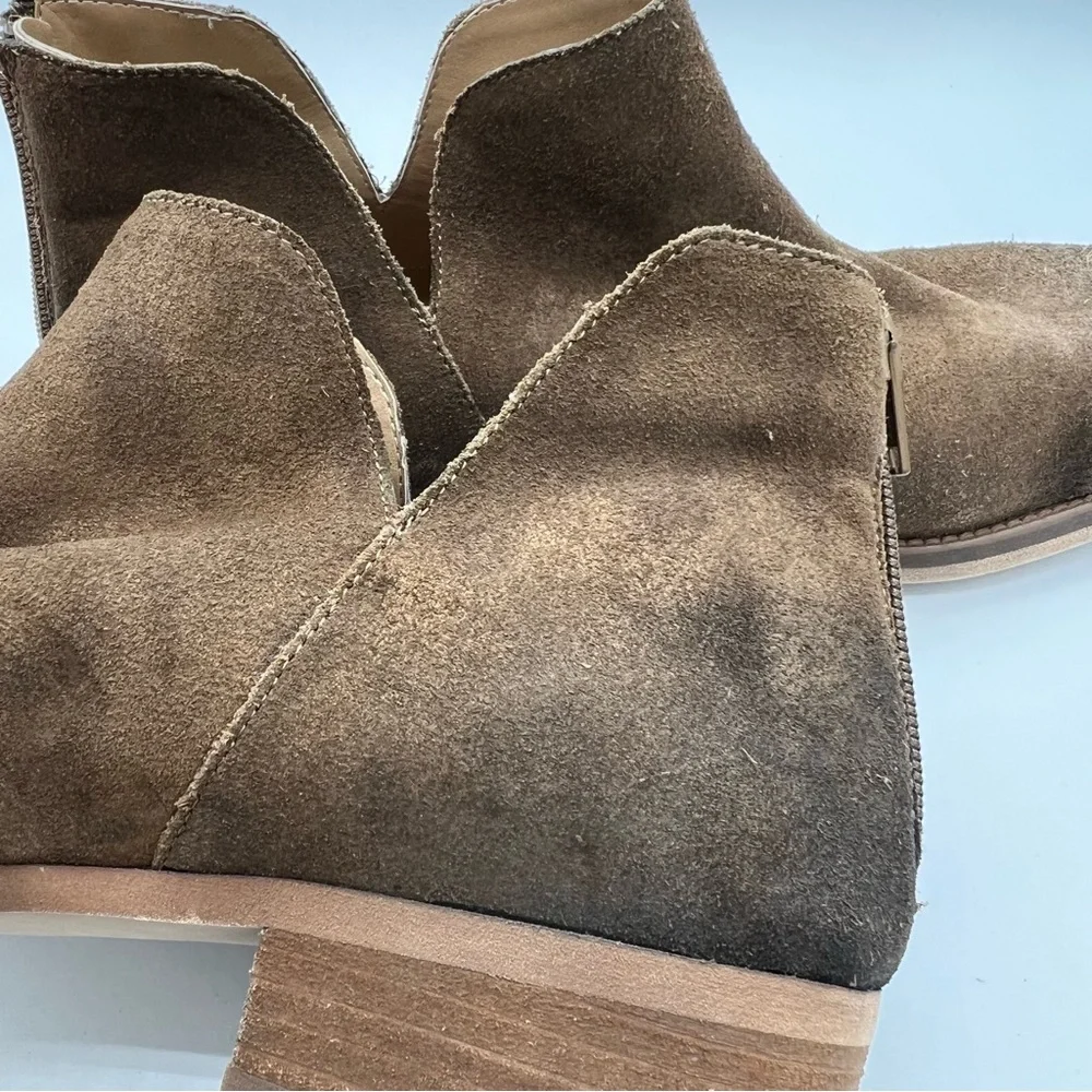 Vaneli Women’s Chelsea Ankle Boots Sz 10W Brown Suede Slip On Classic Burnished